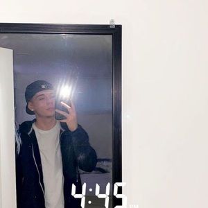 Meet your Posher, Derrick